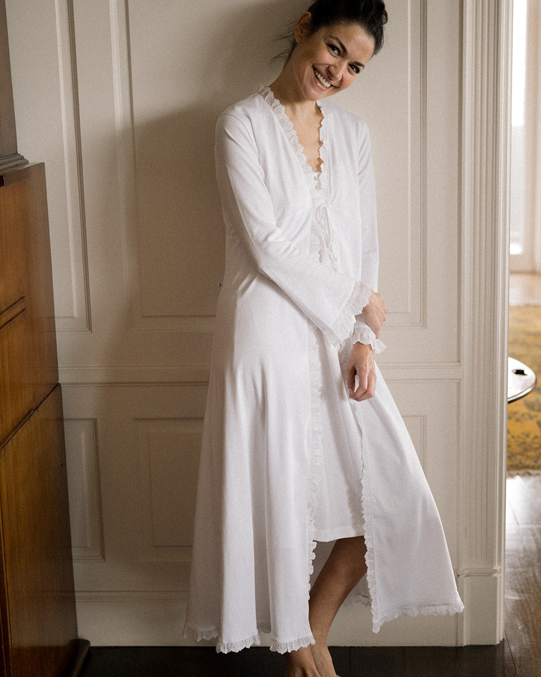 Bata Mujer Tira Bordada Blanca