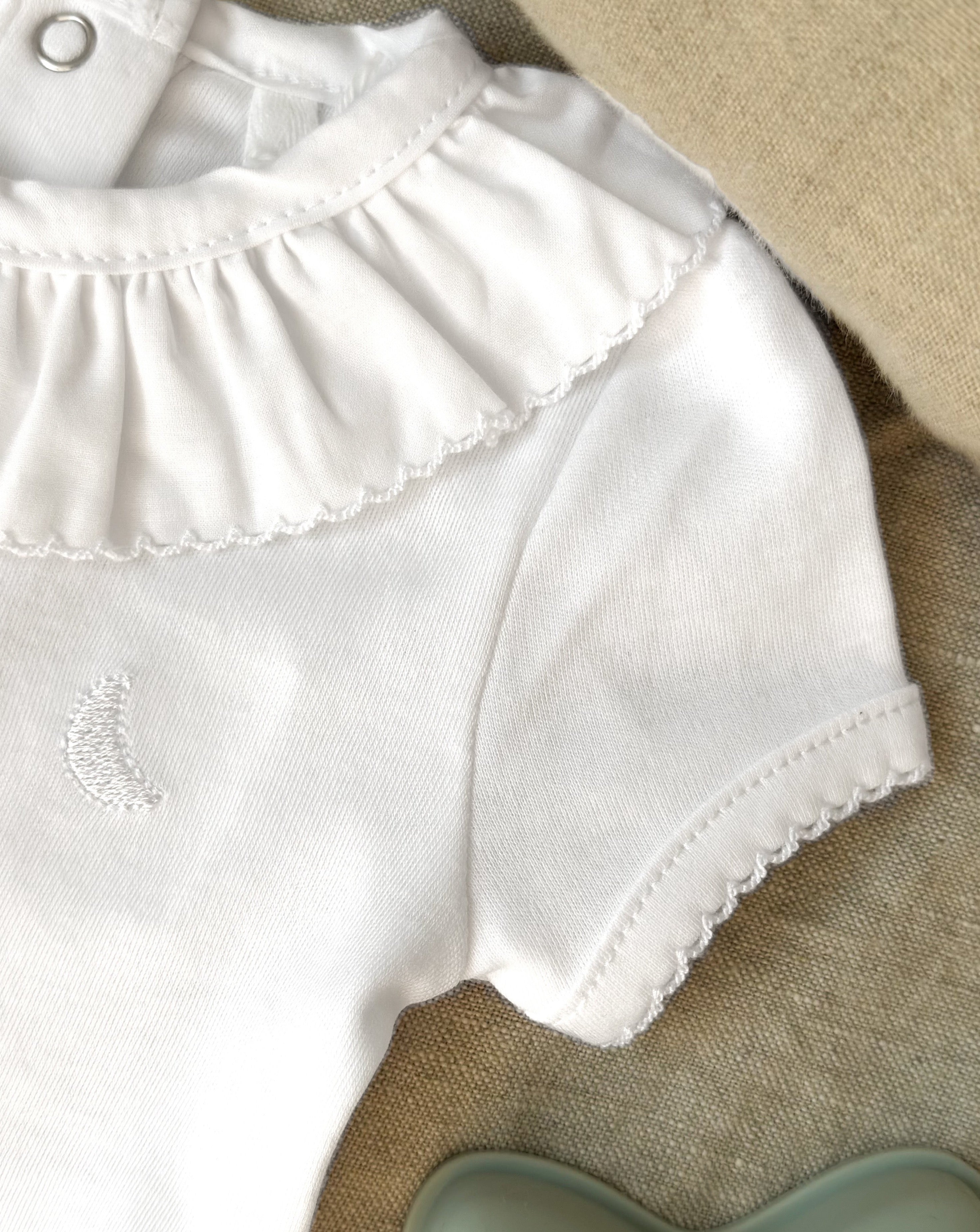 Body Cuello Volante Blanco Manga Corta