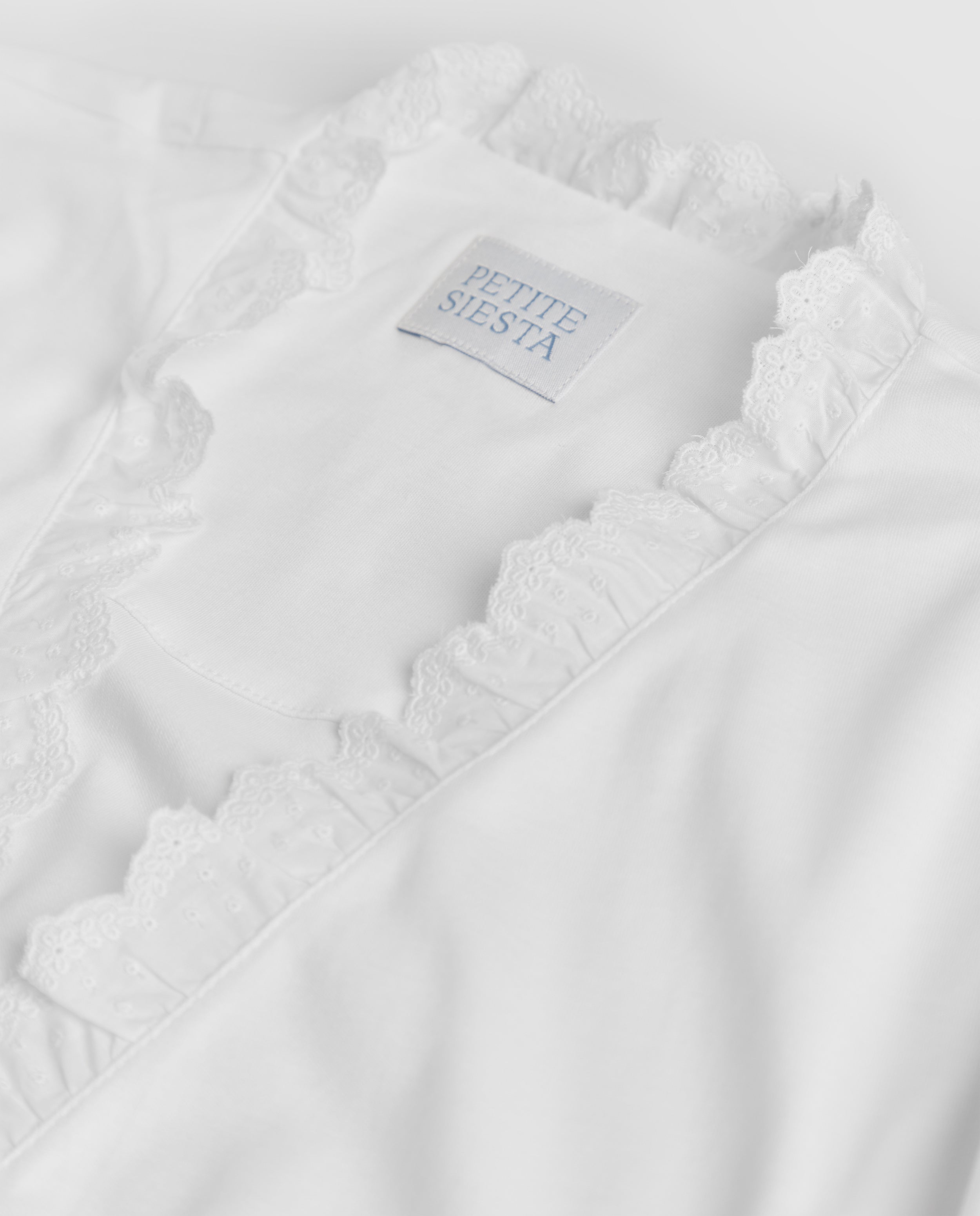 Bata Mujer Tira Bordada Blanca