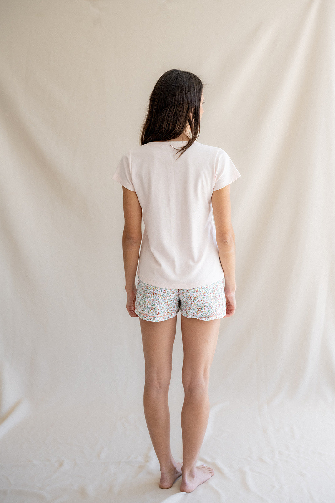 Pyjama court fleuri pour femme