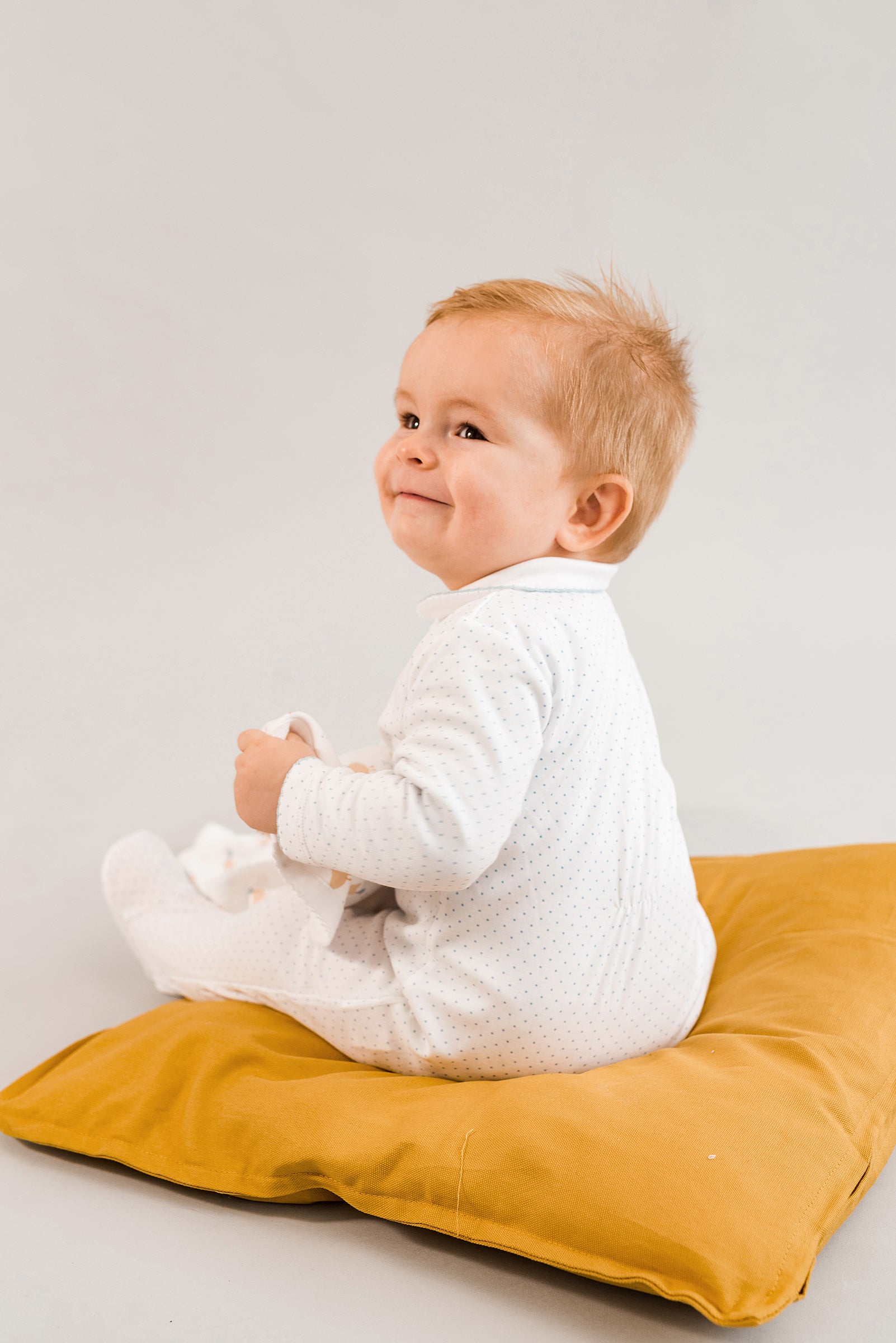 Pyjama bébé à pois bleus