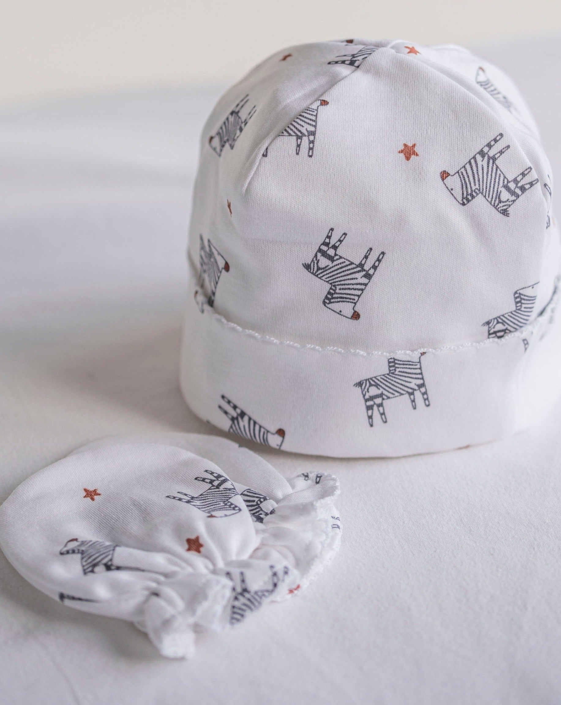 Pack Gorrito y Manoplas - Cebras "Algo de Jaime"