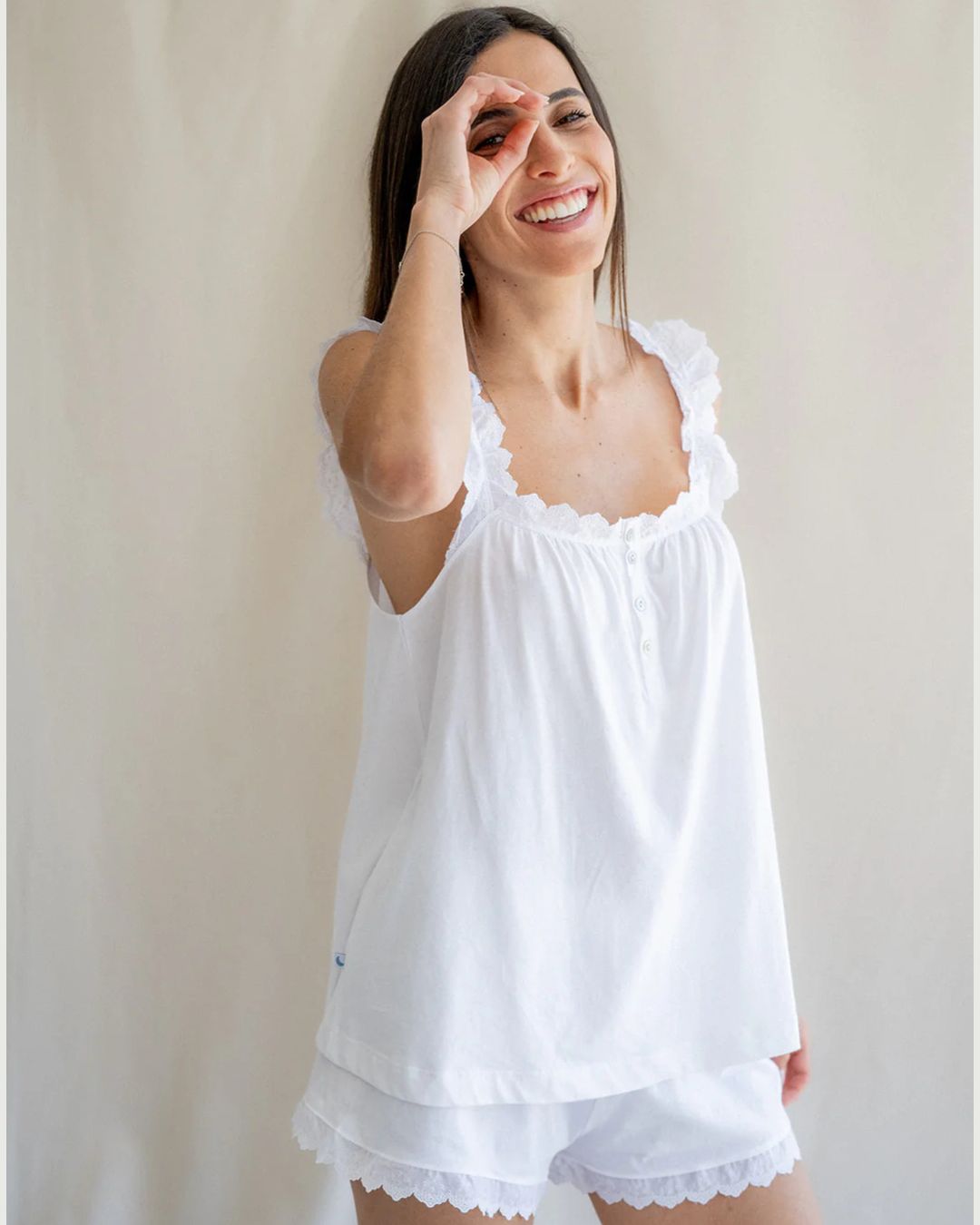 Pyjama femme à bandes blanches brodées